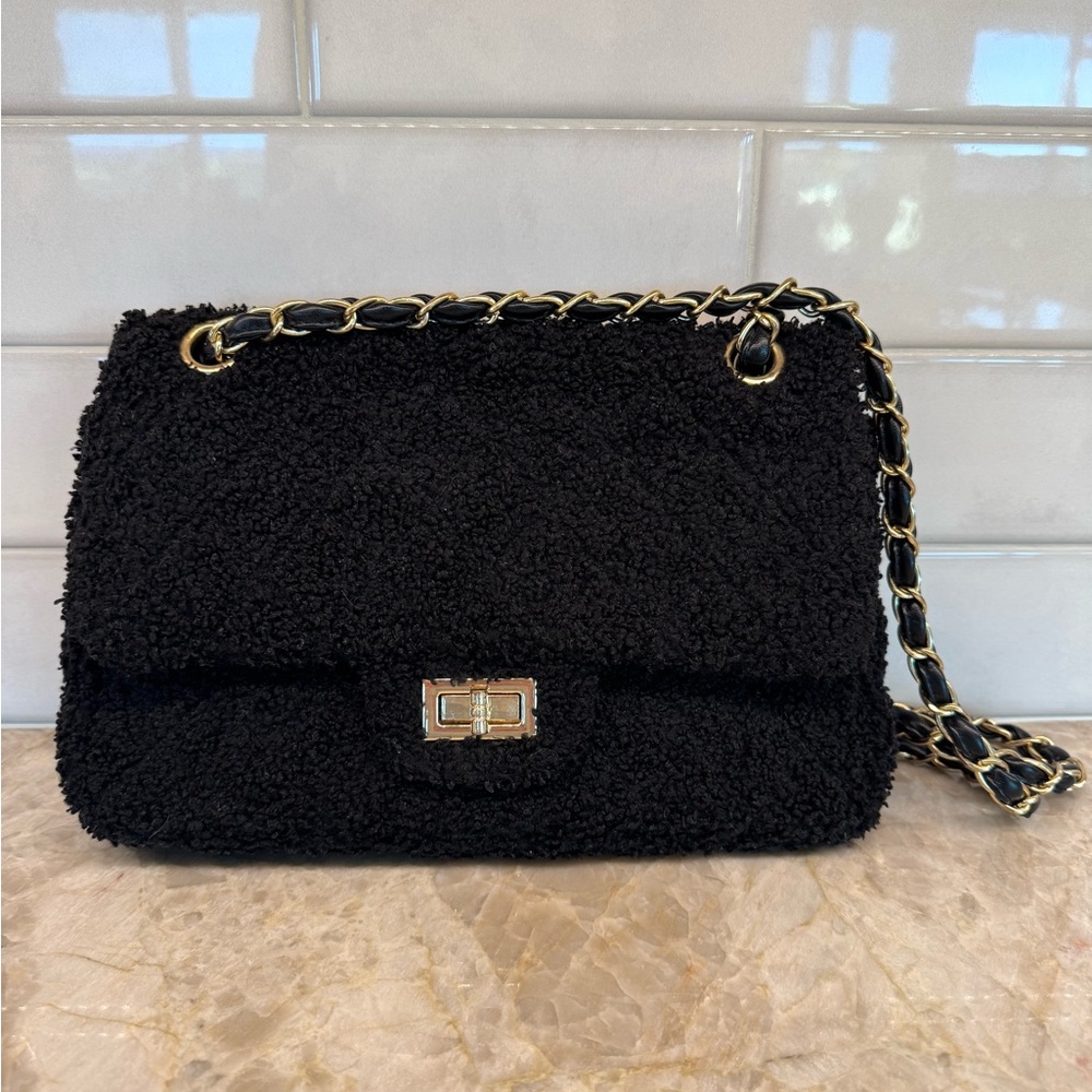 Chic Black Textured Shoulder Bag - image 1